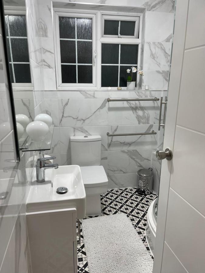 Hendon Park Apartments In London The Hyde ภายนอก รูปภาพ